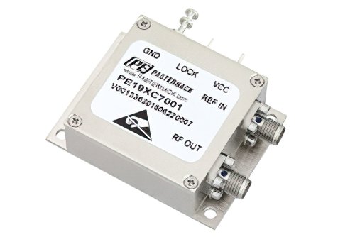 1,000 MHz 锁相振荡器，10 MHz 外部基准，相位噪声 -105 dBc/Hz，SMA