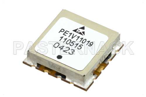 0.5英寸商用表面贴装(SMT)压控振荡器(VCO)，1.35 GHz至1.65 GHz，相位噪声-90 dBc/Hz