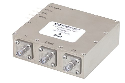 吸收式单刀双掷 PIN 二极管开关，工作频率为 800 MHz 到 2.7 GHz ，高达 100 瓦（+50 dBm）， SMA