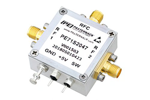 单刀双掷 PIN 二极管开关，工作频率为 30 MHz 到 530 MHz ，高达 5 瓦（+37 dBm）， SMA